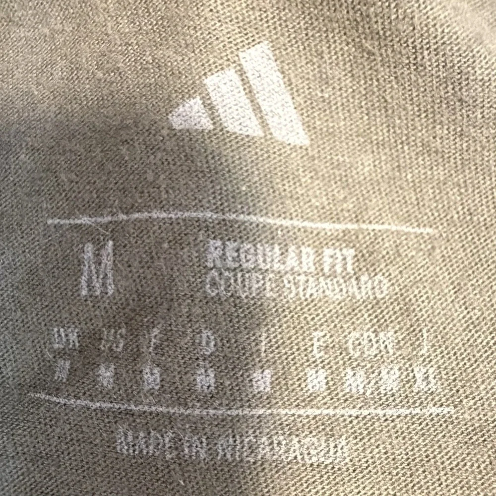 Adidas Men's Crew Neck with Workdwide Print Size Medium NWT